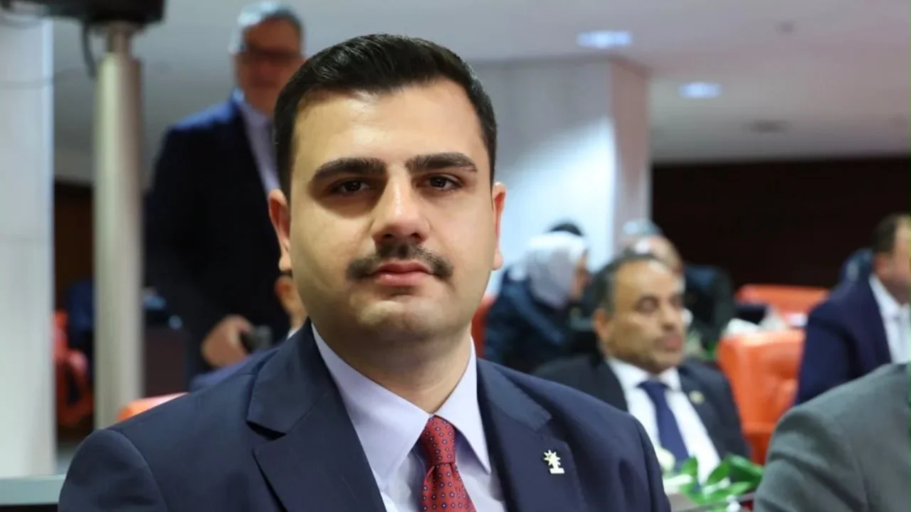 AK Parti’den Sevinç, Soykan ve Emre’ye toplam 1.6 milyon TL tazminat davası
